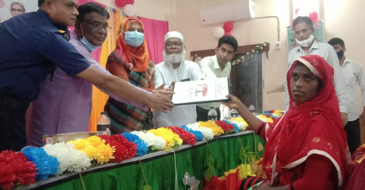 প্রধানমন্ত্রীর উপহারের বাড়ি পেয়ে উচ্ছ্বসিত ১৩ টি পরিবার