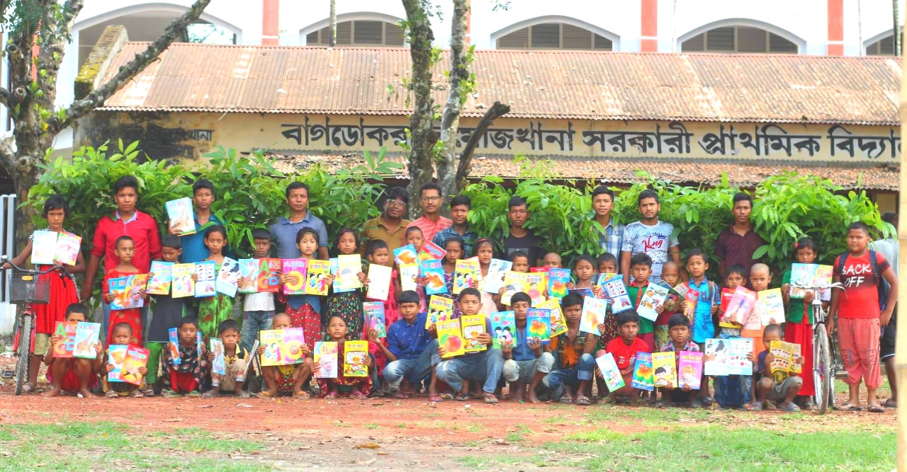 সবার পাঠশালা'র ১৫০০টি বই ও ১৫০০টি গাছ বিতরণ