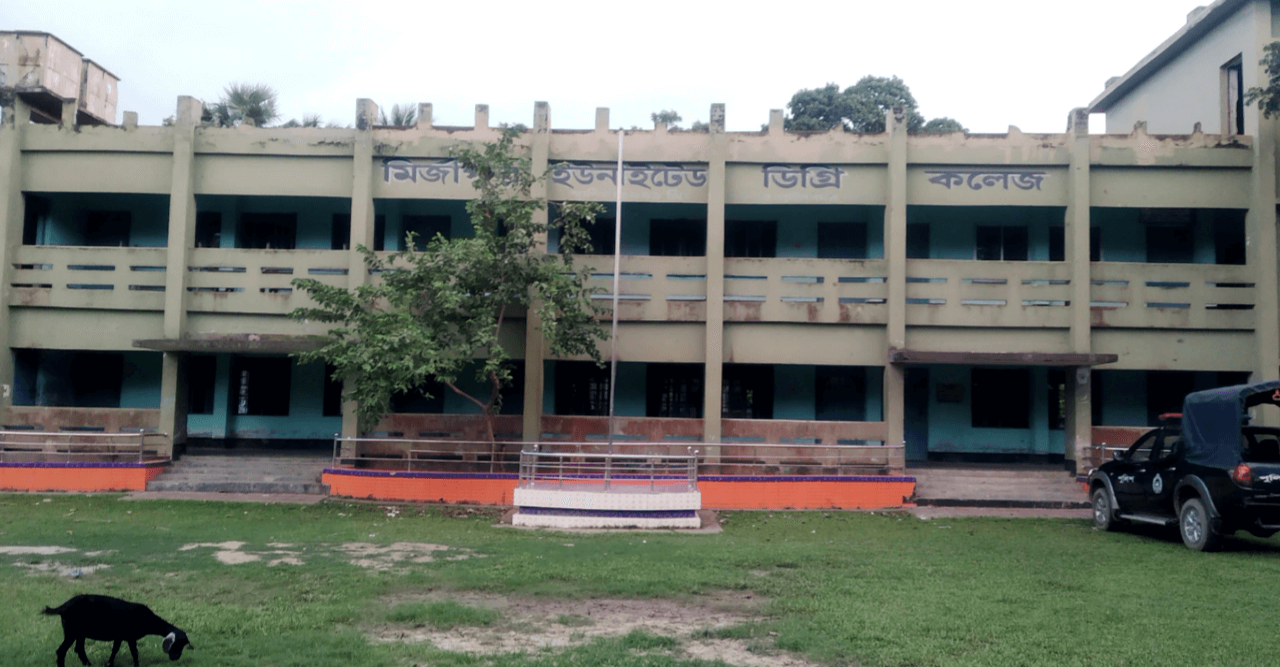 শিক্ষক হেনস্থা, অবশেষে ৩৬দিন পর কলেজ খুলেছে