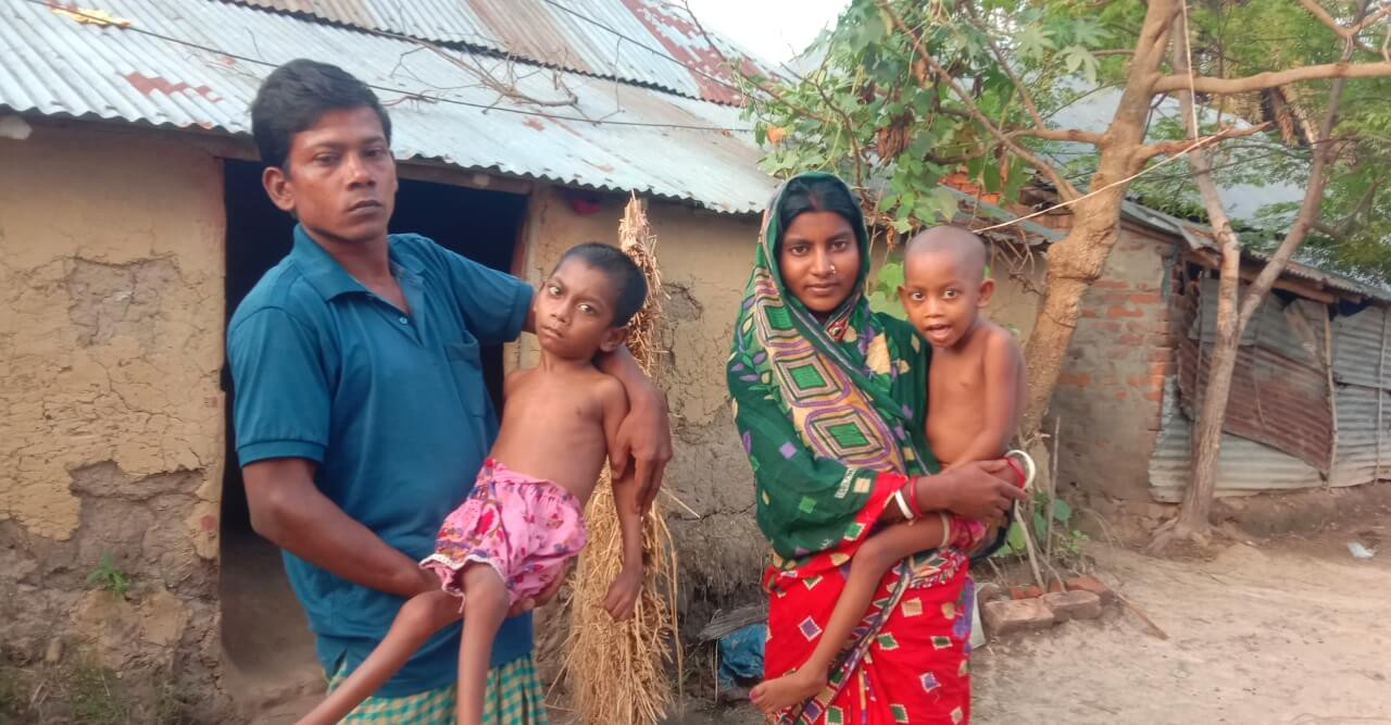 একই পরিবারে তিন প্রতিবন্ধী, সংসার চালাতে হিমশিম