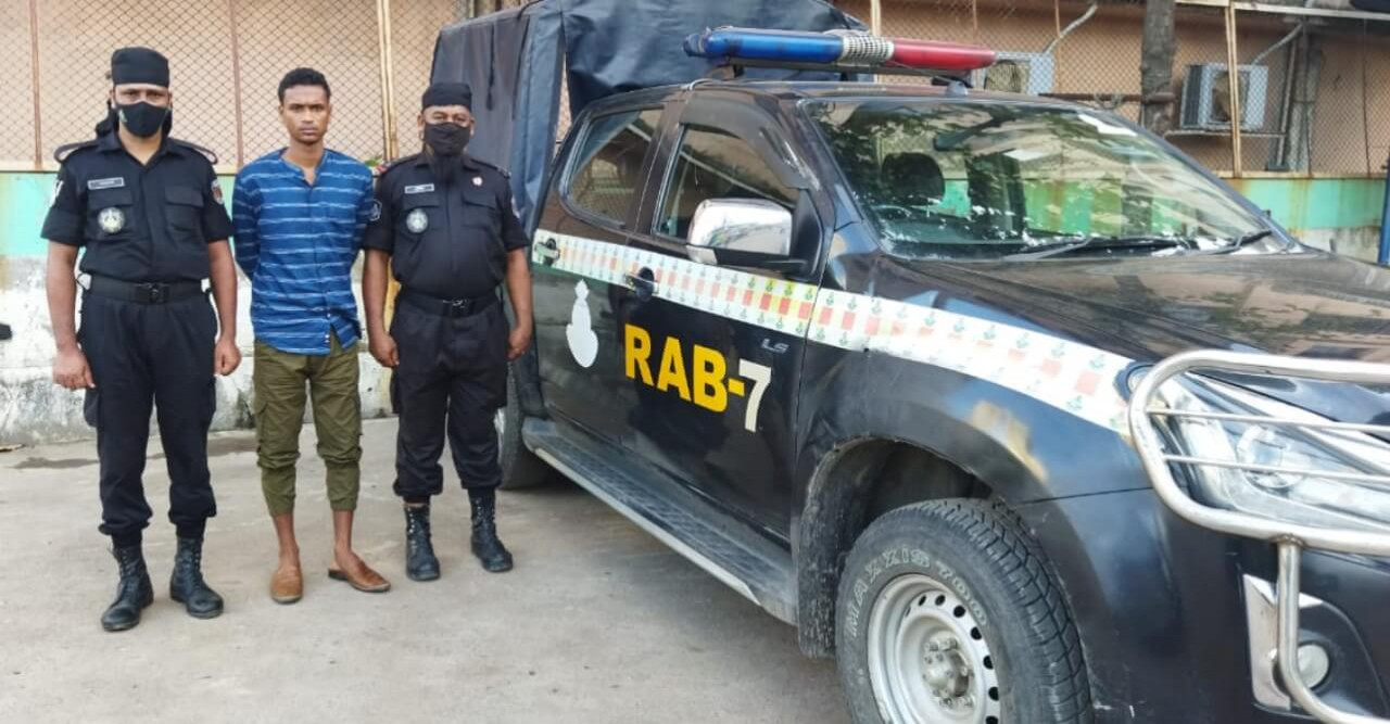 ভারতে পালিয়ে থাকা ৬টি মামলার আসামী গ্রেফতার