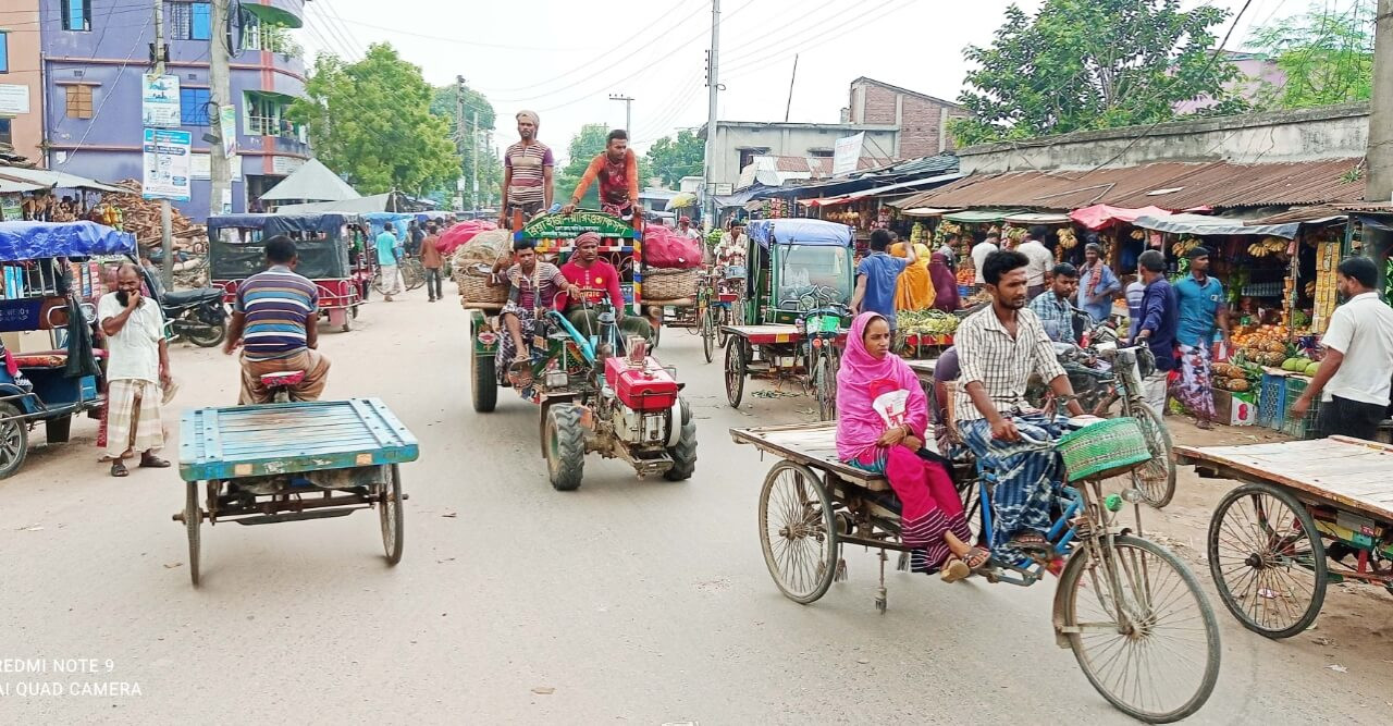 রহনপুর-আড্ডা সড়কে অবৈধ ও বেপরোয়া যা গাড়ি কেঁড়ে নিচ্ছে প্রাণ