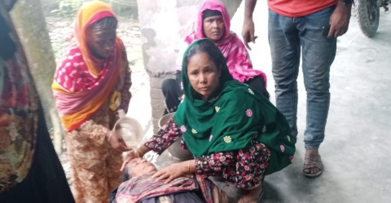 টিসিবি এর পন্য নিতে এসে বেহুস