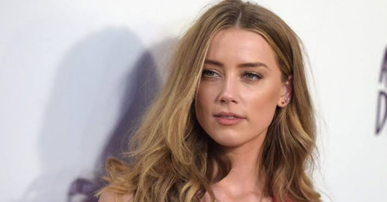 বাড়ি বিক্রি করলেন অভিনেত্রী অ্যাম্বার হার্ড