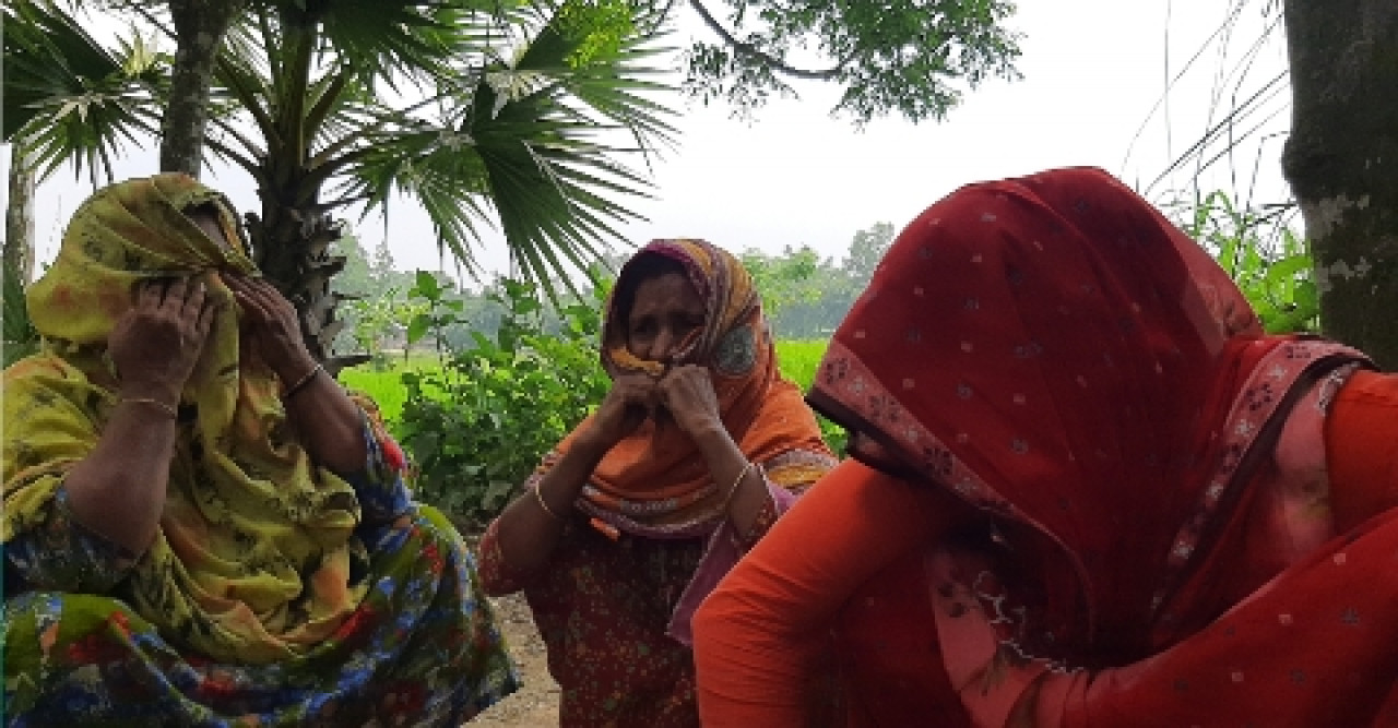 গাড়ির শব্দ পেলেই বুক কেপে উঠে নারীদের