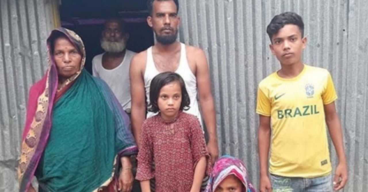 কয়েকবার গুলির শব্দ, চেয়ে দেখি মেয়ের রক্তাক্ত দেহ