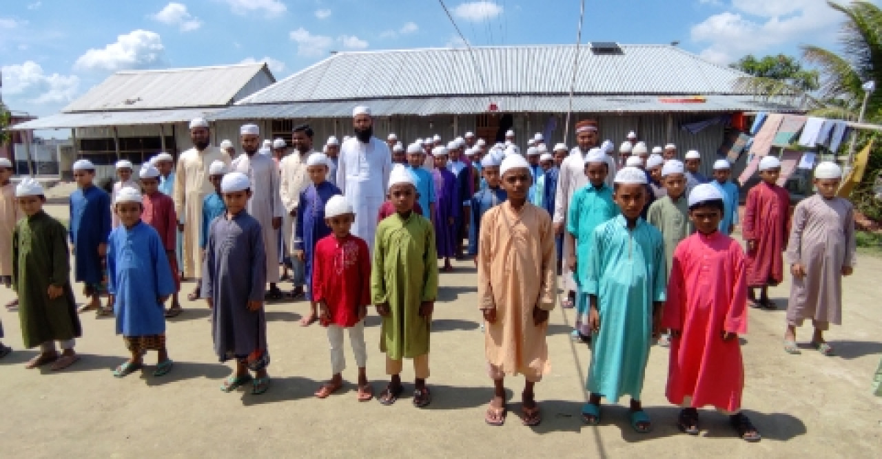 আর্থিক সংকট ও প্রাচীর না থাকায় নিরাপত্তাহীনতায় শিক্ষক ও ছাত্ররা
