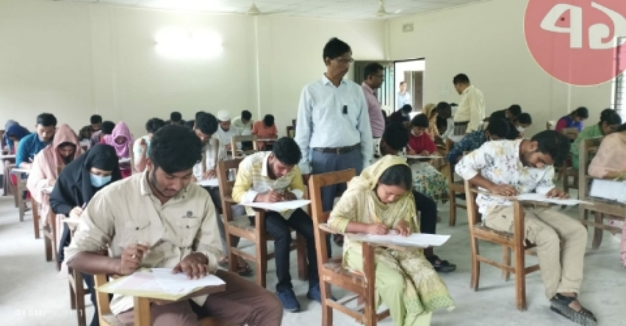 শান্তিপূর্ণভাবে বঙ্গমাতা বিশ্ববিদ্যালয়ে ‘বি’ ইউনিটের পরীক্ষা