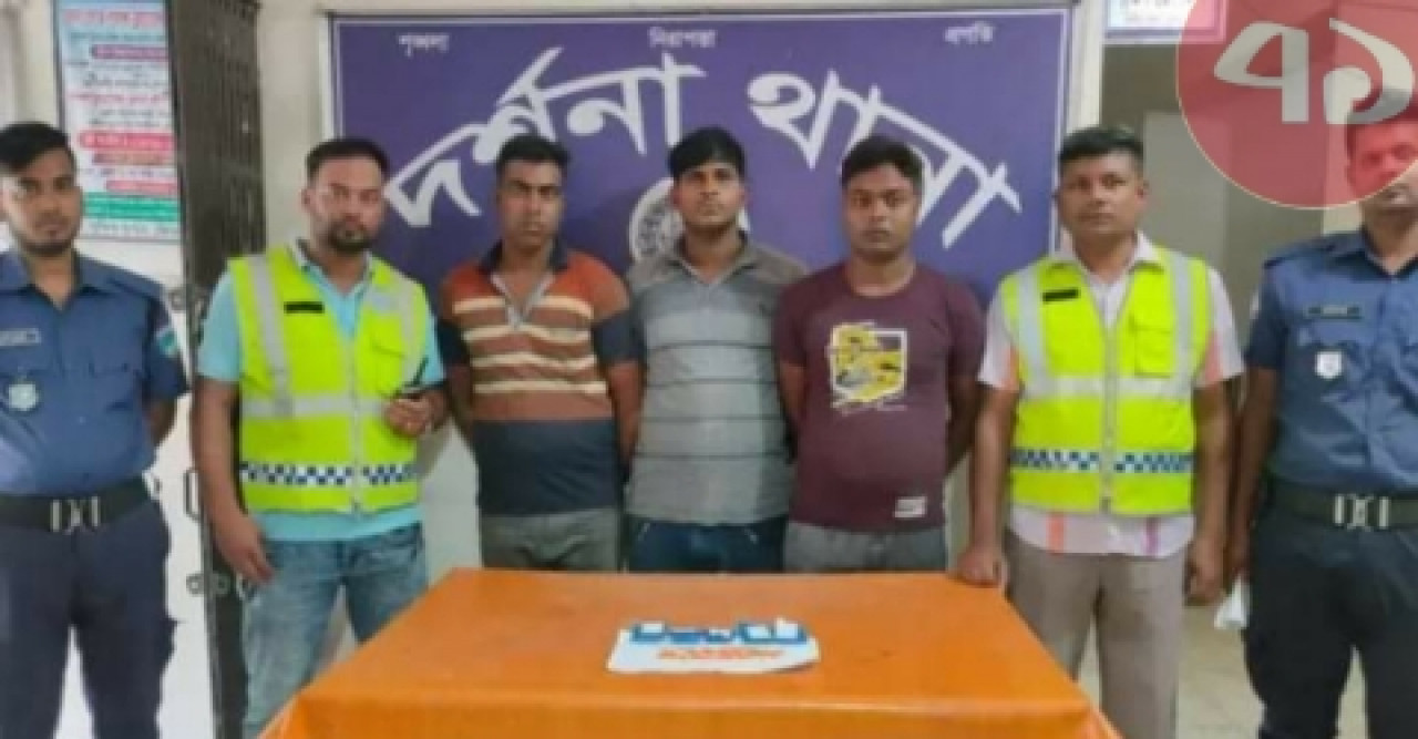 ৯৯০ পিস ইয়াবা ট্যাবলেট সহ ৩জনকে গ্রেফতার