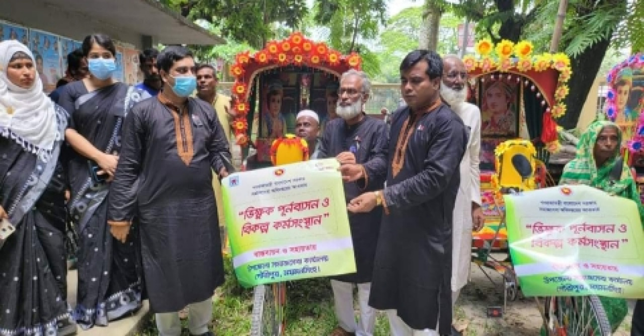 গৌরীপুরে ভিক্ষুক পুনর্বাসনে সহায়তা প্রদান