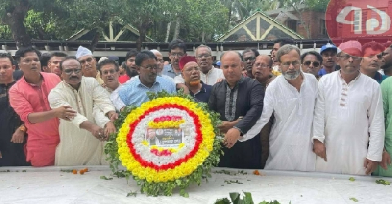 বঙ্গবন্ধু'র সমাধীতে মুছাপুর আ'লীগের শ্রদ্ধা নিবেদন