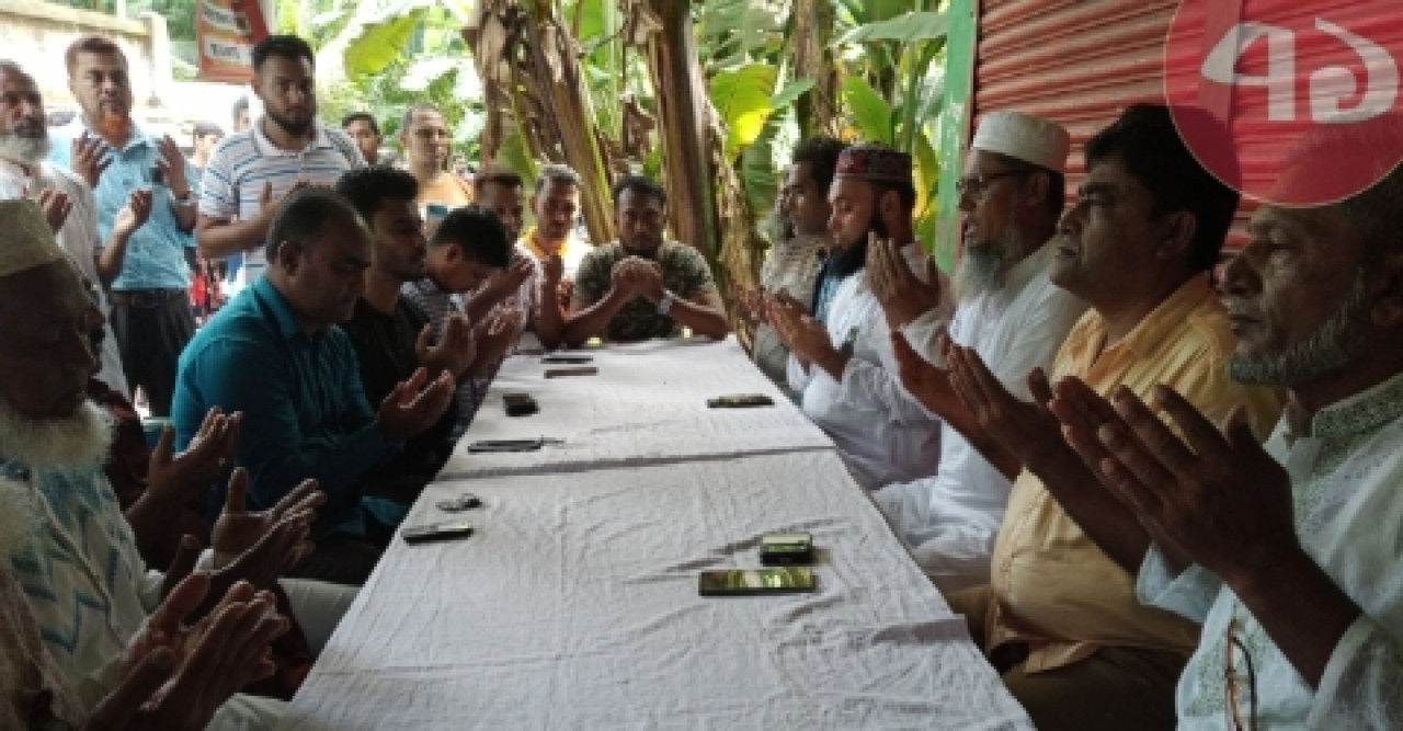 জাতীয় শোক পালনে কাহালপুরে দোয়া মাহফিল