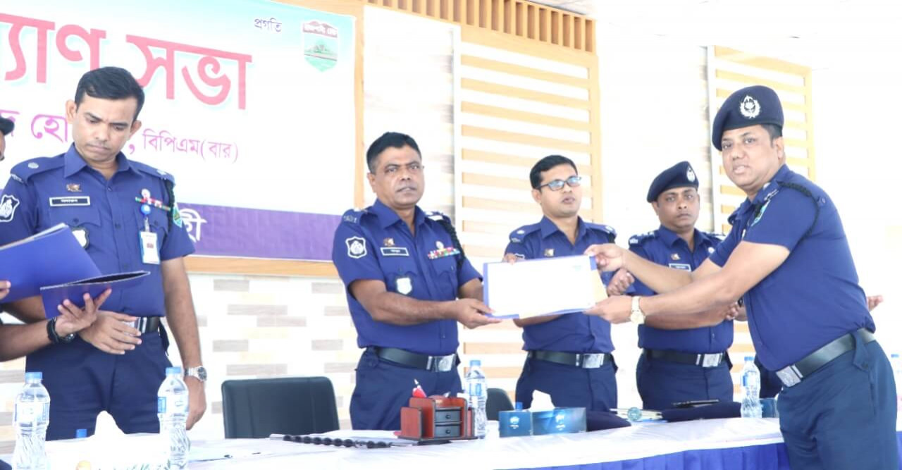 রাজশাহী জেলায় শ্রেষ্ঠ হয়েছেন বাঘা থানার ওসি সাজ্জাদ