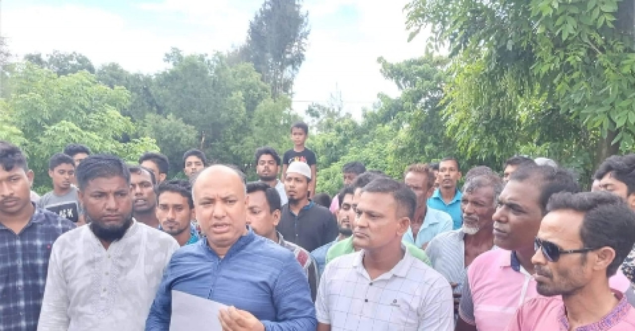 মুছাপুরে ভূমিহীন ও খাসজমি দখলকারীদের বিরুদ্ধে  মানববন্ধন