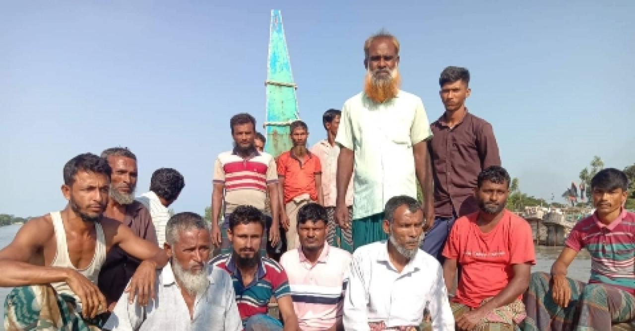 ৮দিন পর বাড়ি ফিরলো নিখোঁজ  ১৩ জেলে