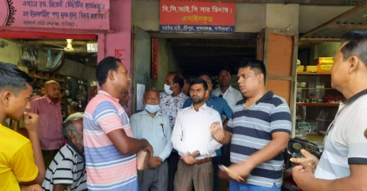 সারের দোকানে কৃষকের উফছে পরা ভীড়