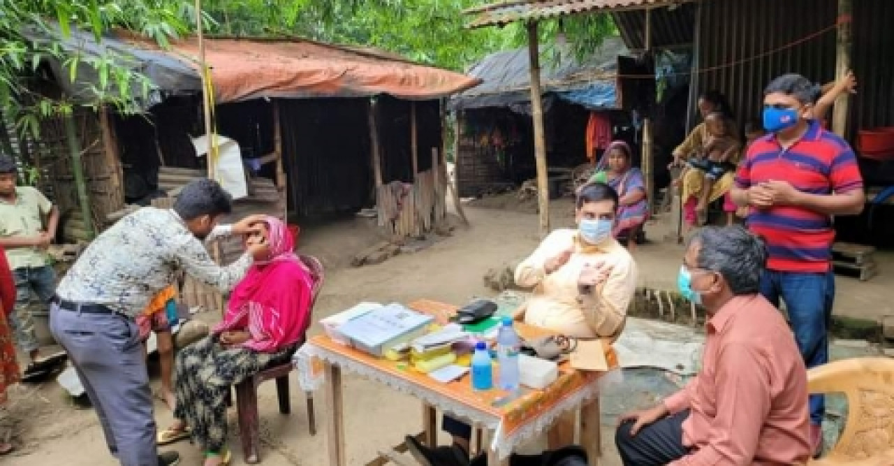 গৌরীপুরে ইউএনও ব্র‍্যাকের ভ্রাম্যমান স্বাস্থ্যসেবা ক্যাম্প পরির্দশন