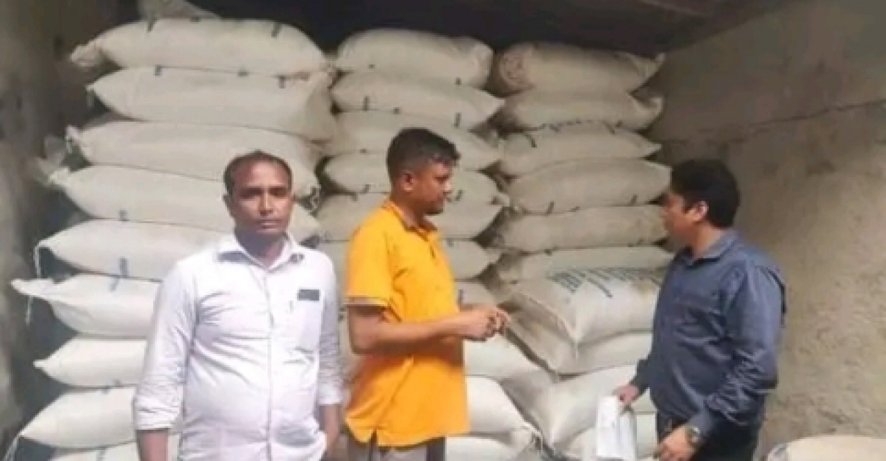 পীরগঞ্জে ইউরিয়া সার মজুদ করায় জরিমানা
