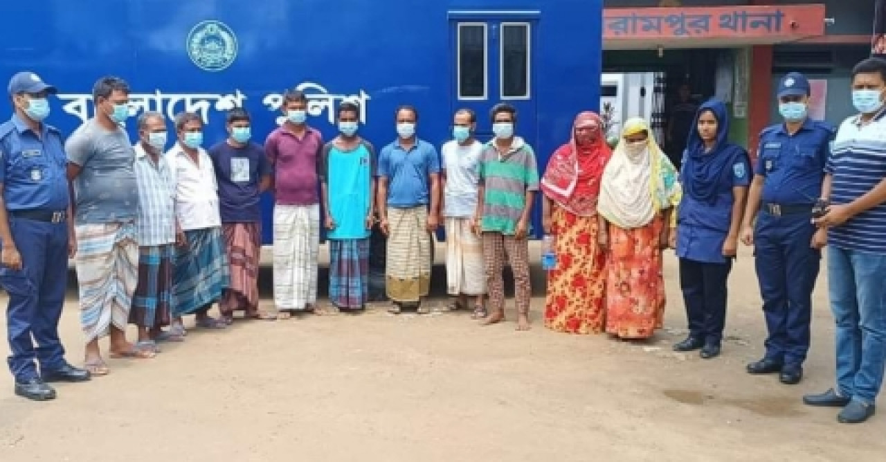 বিরামপুরে বিশেষ অভিযানে আটক ১১