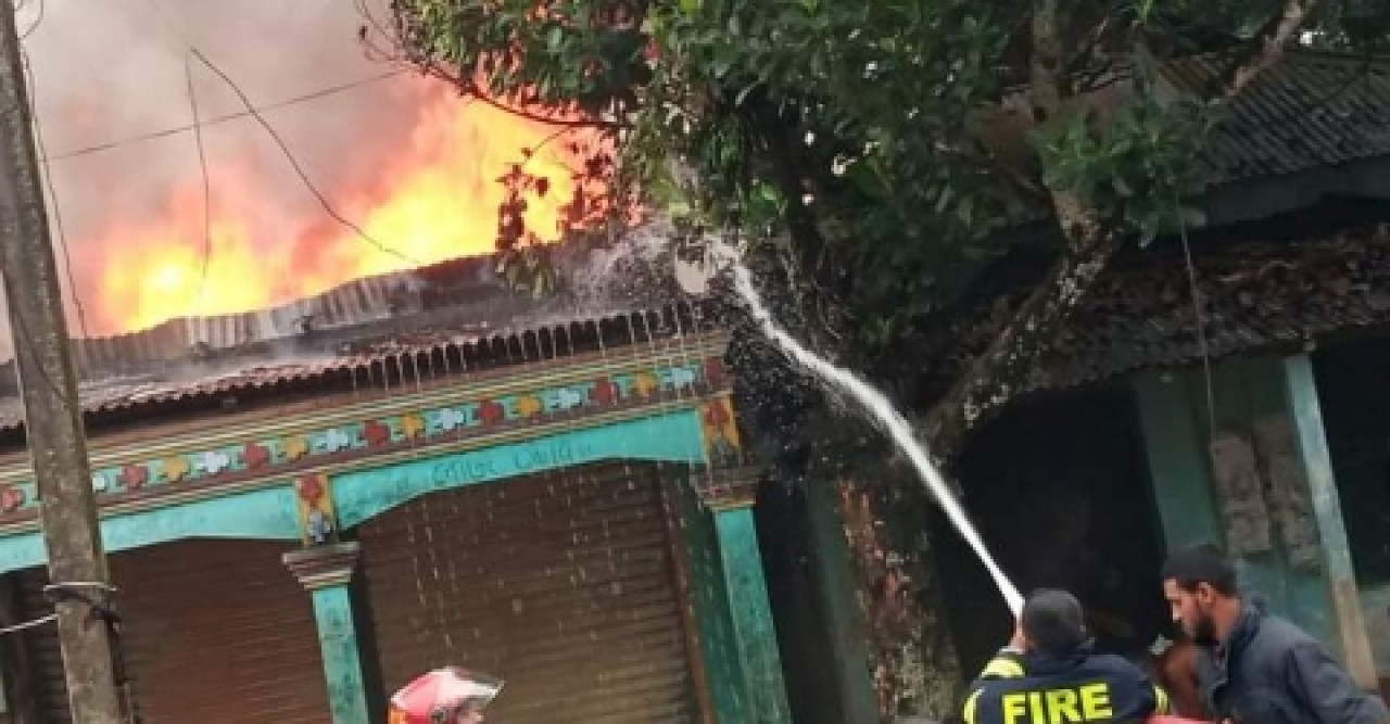 গৌরীপুরে তুলার গোডাউনে অগ্নিকান্ড