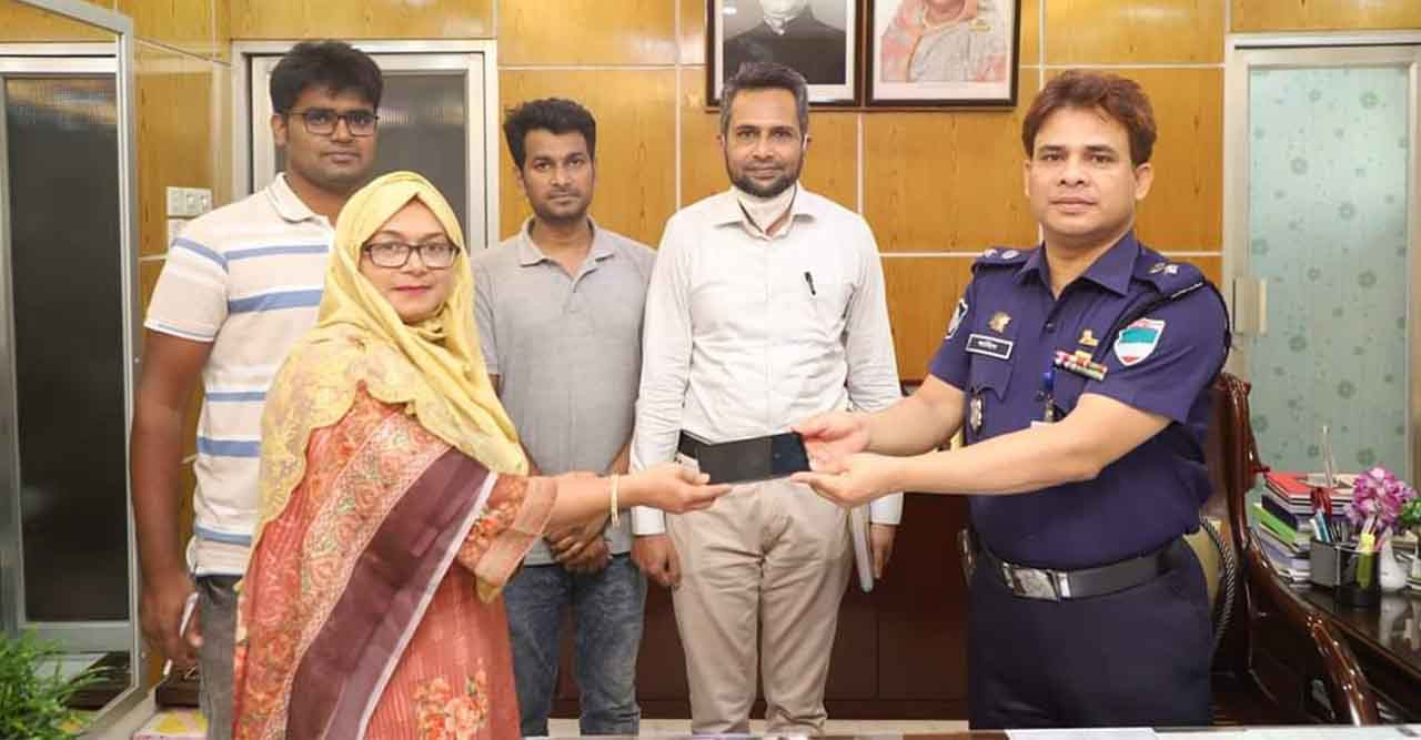 চুয়াডাঙ্গার আন্তরিকতায় হারানো মোবাইল উদ্ধার, সাইবার ক্রাইম