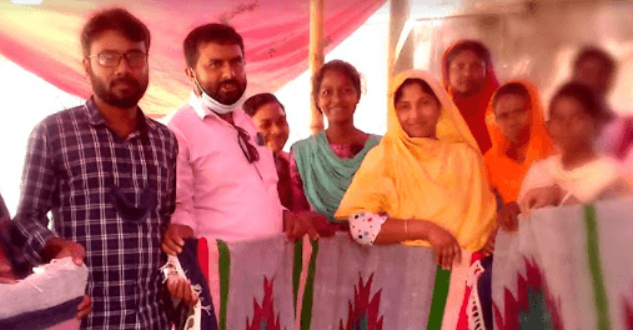 বিরামপুরে ক্ষুদ্র নৃ-গোষ্ঠির ২৫ নারী নিলেন পাপোষ তৈরির প্রশিক্ষণ