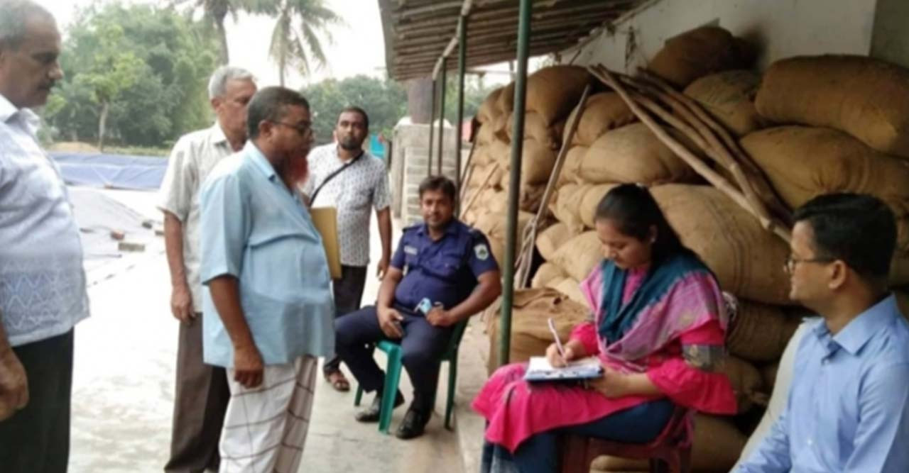 ধান-চাল অবৈধভাবে মজুদের দায়ে লাখ টাকা জরিমানা