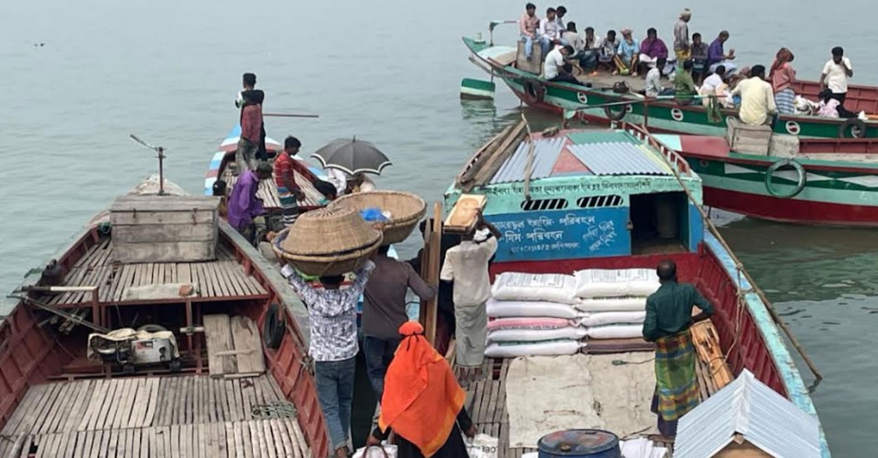 সেতুর অভাবে ৩ জেলার লক্ষাধিক মানুষের দুর্ভোগ
