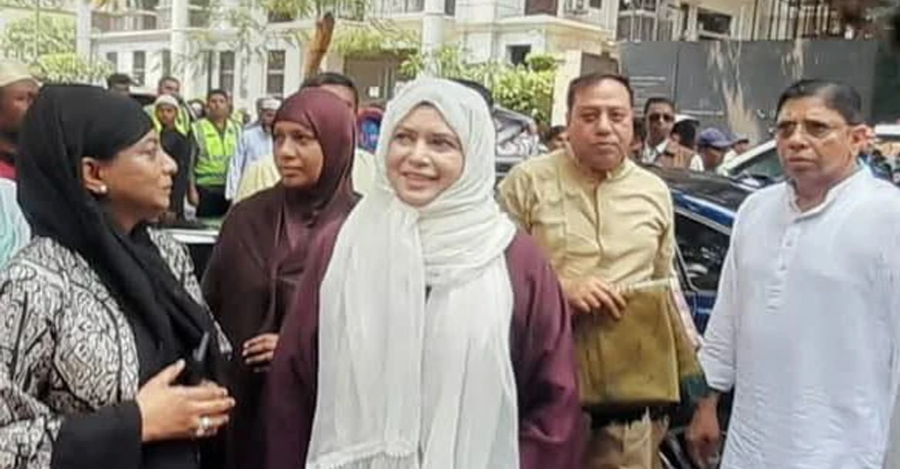 ধানমন্ডিতে জুমার নামাজ আদায় করলেন ডা. জুবাইদা