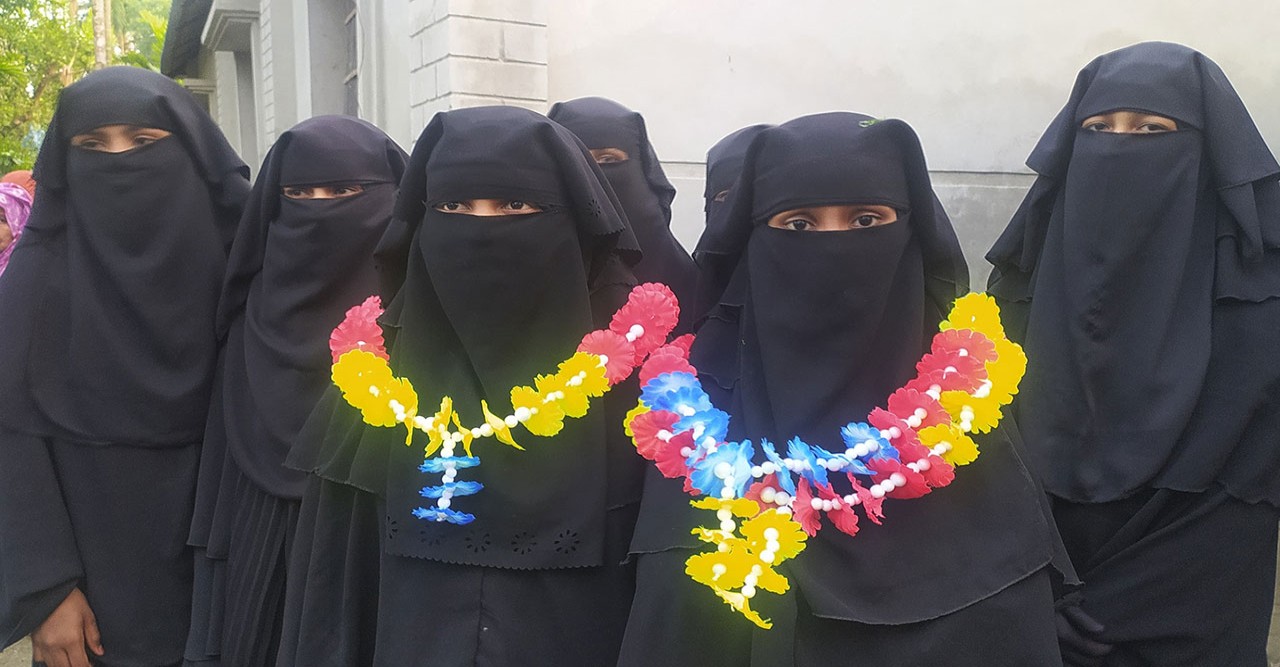 পঞ্চগড়ে দুই হাফেজাকে আনুষ্ঠানিক বিদায়, বাবাদের সংবর্ধনা