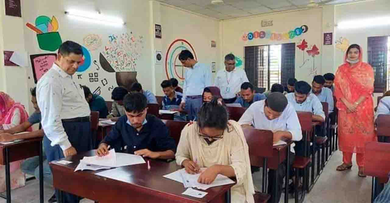 বশেফমুবিপ্রবিতে গুচ্ছের ‘ সি’ ইউনিটের ভর্তি পরীক্ষা অনুষ্ঠিত