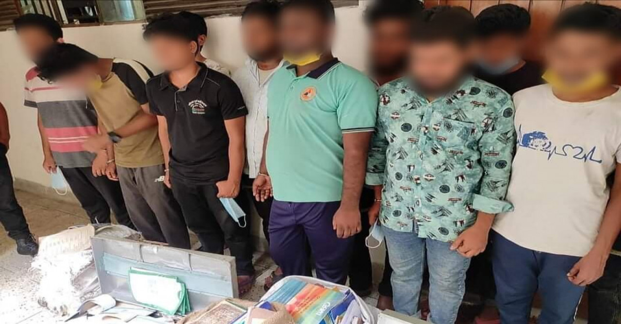 জবির ১২ শিক্ষার্থী গ্ৰেফতার