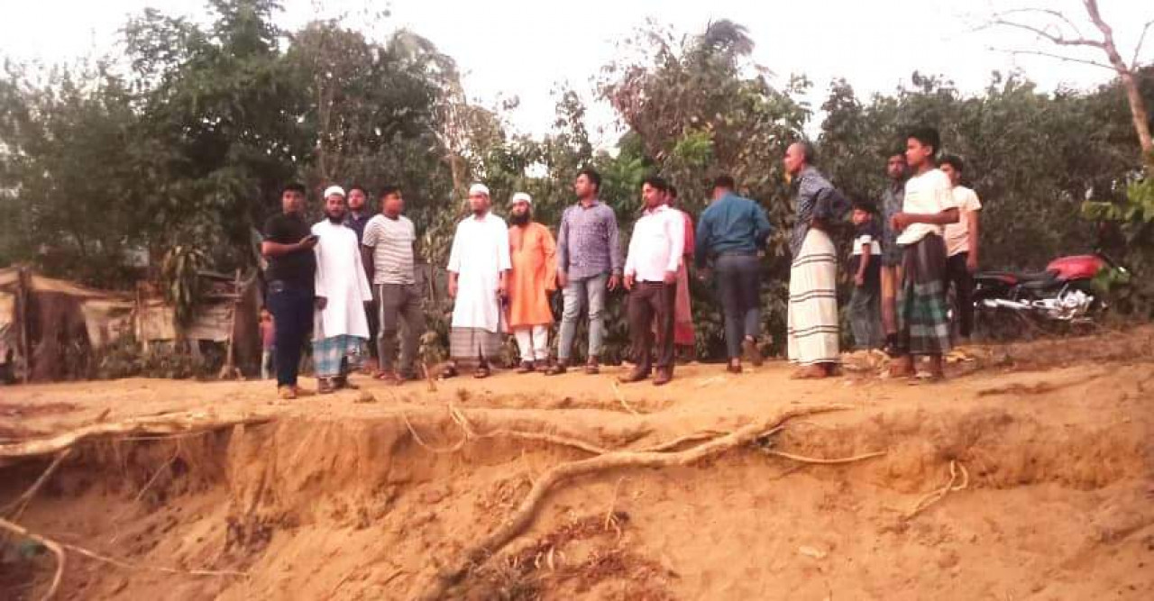 টেকনাফ তুলাতলীর রাস্তা পরিদর্শনে ইউপি চেয়ারম্যান