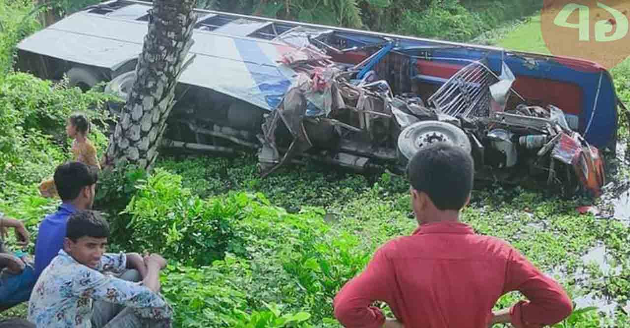 ঢাকা -কুয়াকাটা মহাসড়কে বাস-ট্রাক সংঘর্ষে নিহত ১