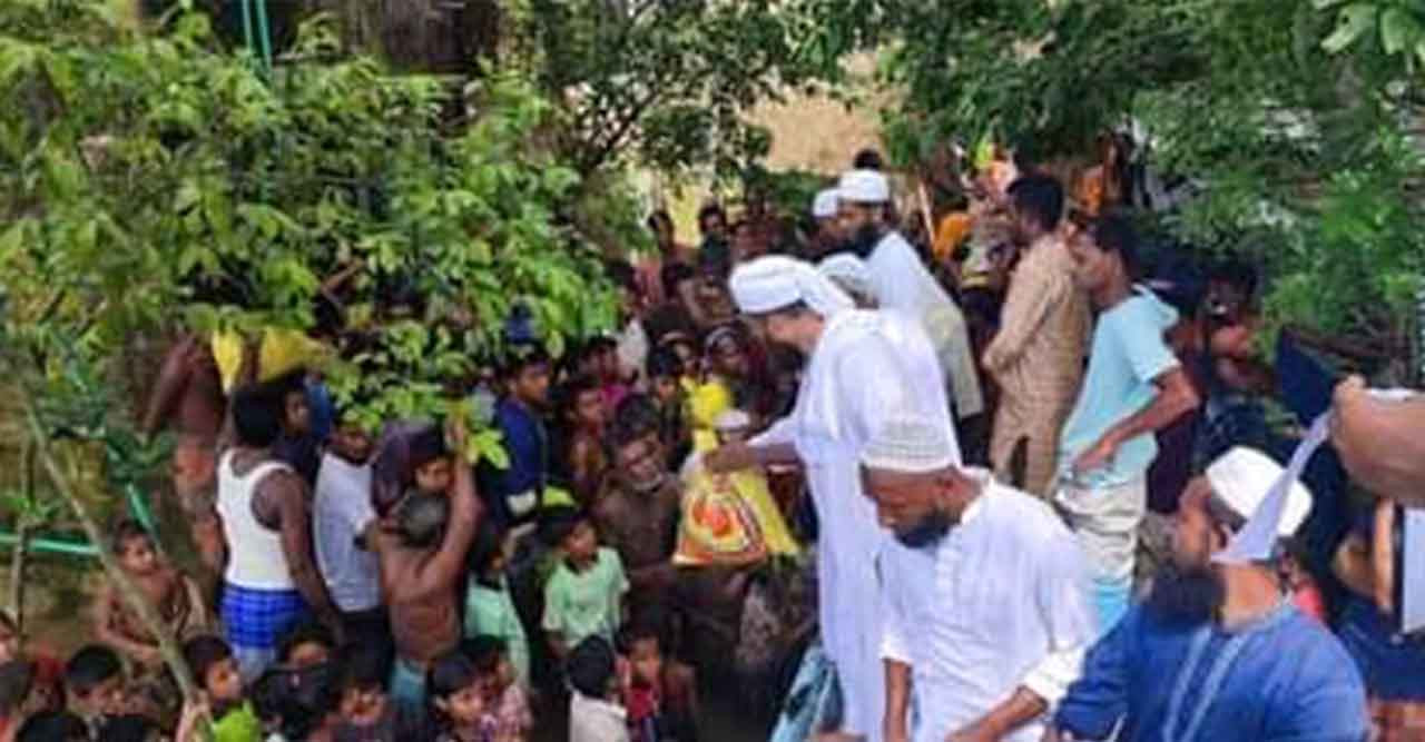 আ‌লেম উলামা‌দের উ‌দ্যো‌গে সুনামগঞ্জে ত্রাণ বিতরন