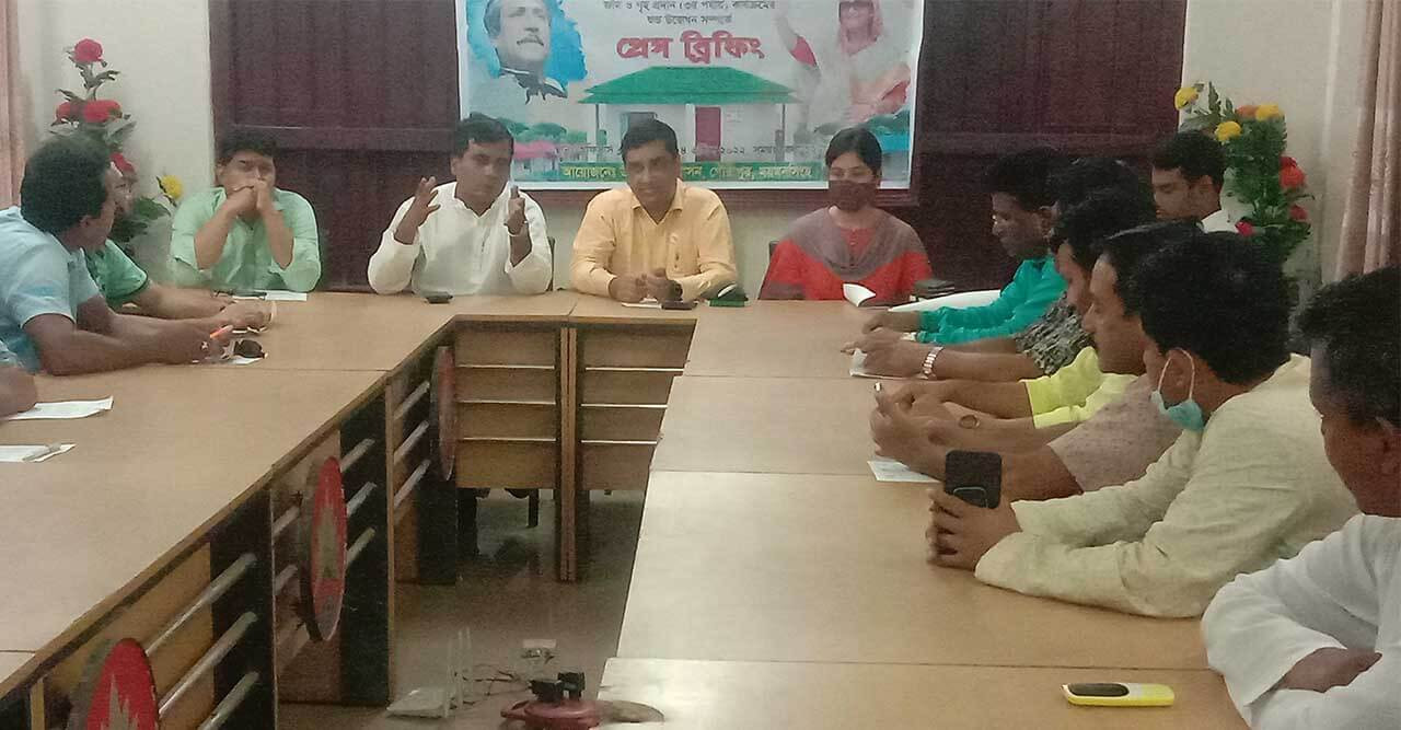 ভুমিহীন ও গৃহহীন পরিবারকে জমি ও গৃহ প্রদান উপলক্ষে প্রেসব্রিফিং