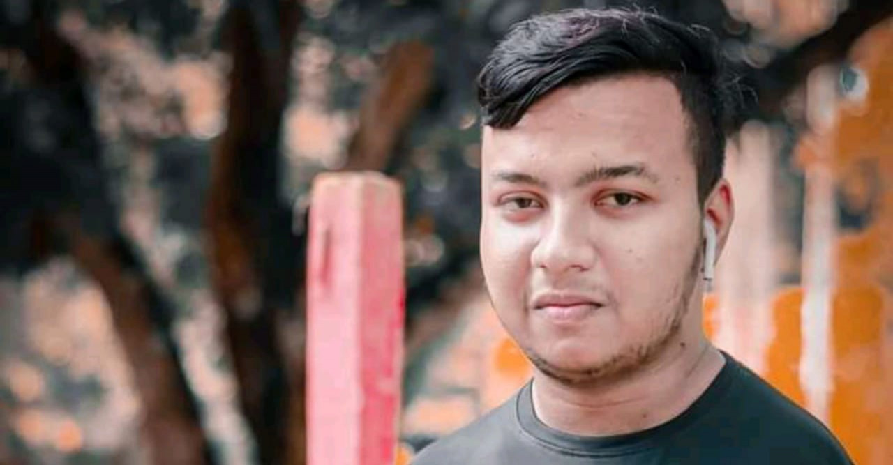 দুই হাত নেই তবুও নিরলসভাবে মানুষকে সহযোগিতা করে যাচ্ছেন মিরাজুল ইসলাম