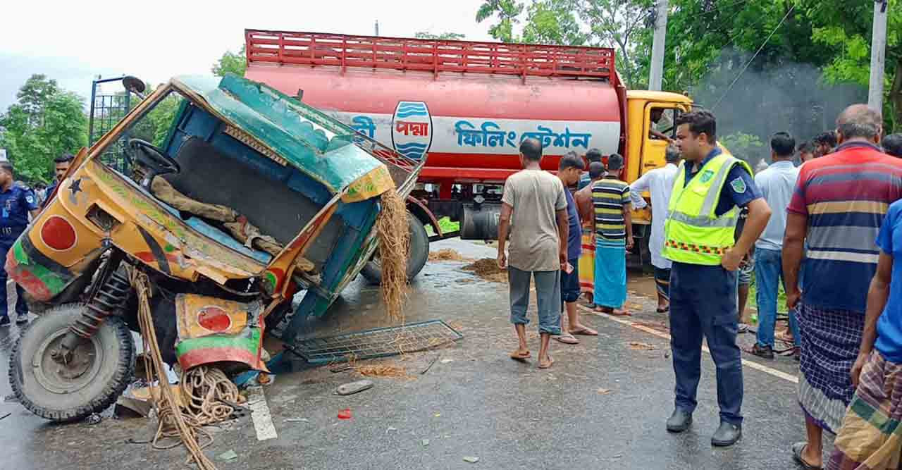লরী ও ট্রলির সংঘর্ষে চালকসহ ৪ শ্রমিক আহত