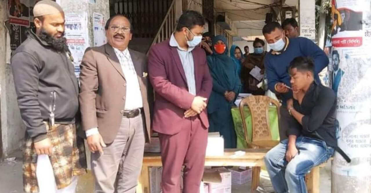 ডোমারে পুরোদমে চলছে টিকাদান কার্যক্রম, শতভাগ টিকার আওতায় আনার চেষ্টা