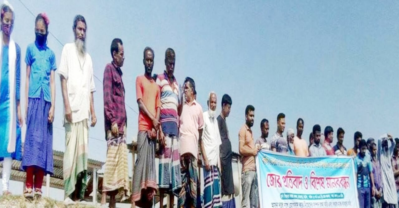 নড়াইলে মধুমতি নদীতে বাঁধ নির্মাণে গাফিলতি ও অনিয়মের প্রতিবাদ