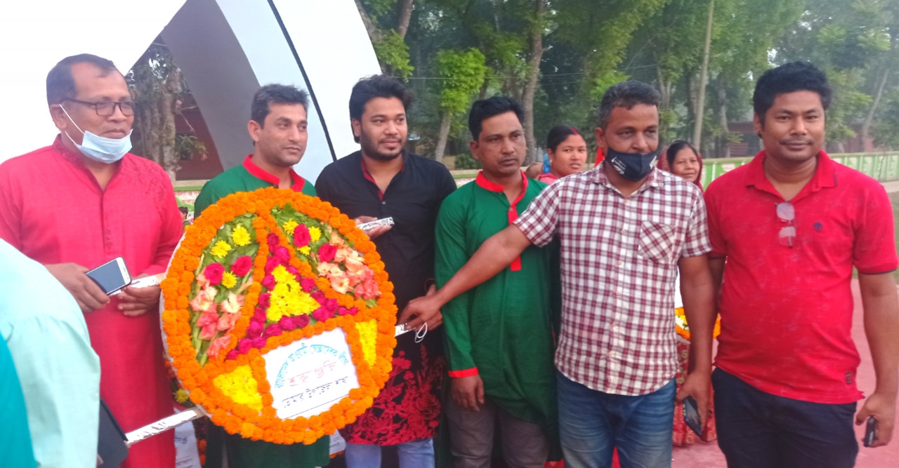 ডোমারে স্বাধীনতা দিবসে স্বেচ্ছাসেবক লীগের শ্রদ্ধা নিবেদন