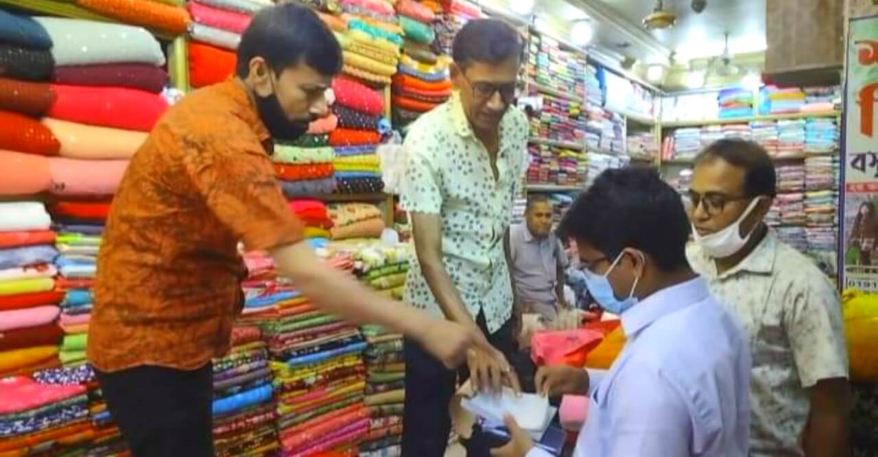 লোহাগড়া বাজার মনিটরিং করলেন উপজেলা নির্বাহী কর্মকর্তা