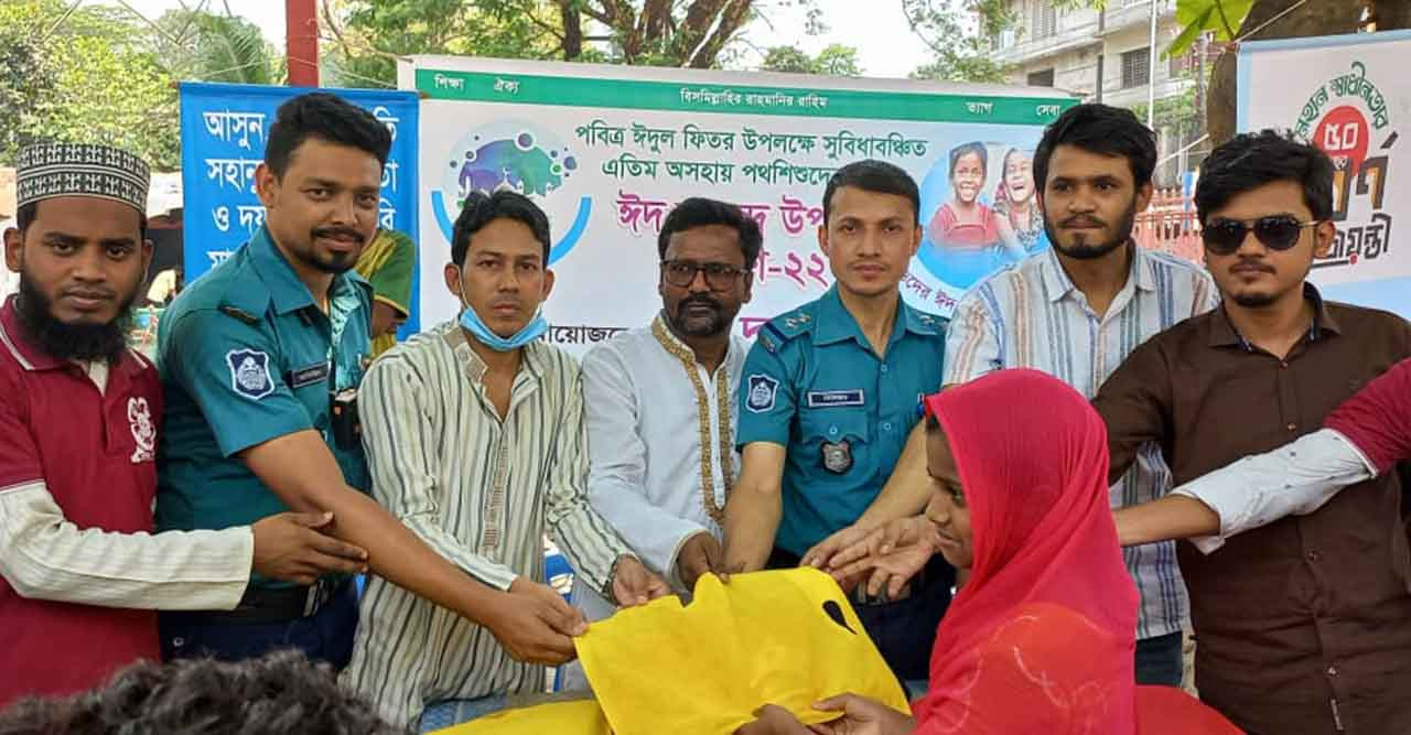 পবিত্র ঈদুল ফিতর উপলক্ষে “দূর্মর বাংলাদেশ”র ঈদ উপহার বিতরণ