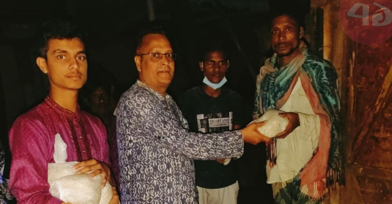 সি‌লেট নগ‌রীর পা‌নি ব‌ন্ধি অসহায় মানূষের পা‌শে ভারপ্রাপ্ত মেয়র তৌ‌ফিক