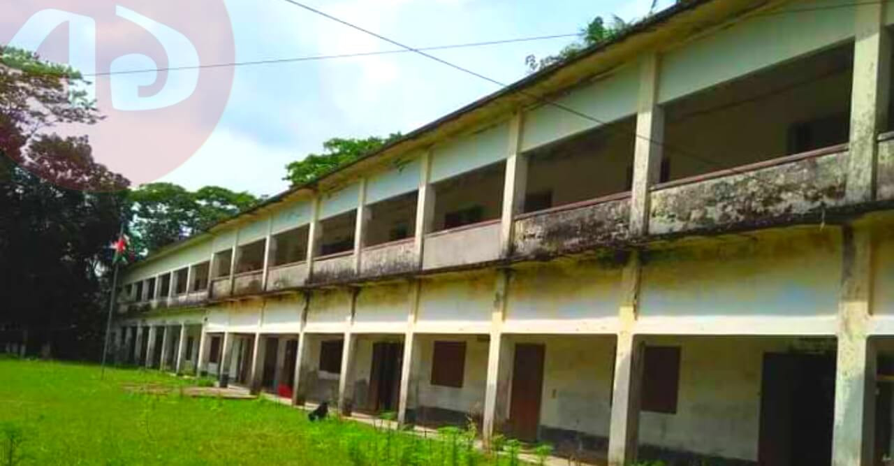 বালিকা বিদ্যালয় পর্দা ছাড়া আসার জন্য চাপ প্রয়োগ
