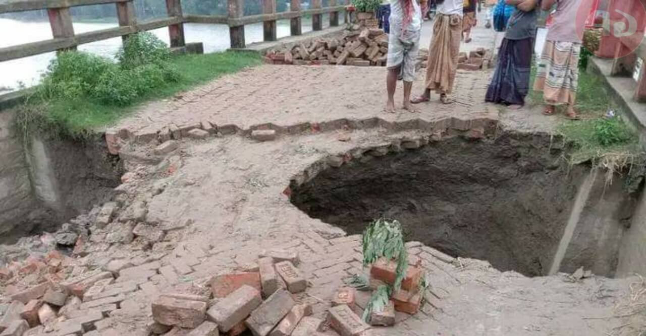 সরিষাবাড়ি শিশুয়া-বাঘমারা ব্রীজের সংযোগ সড়ক আবারও ভেঙে চরাঞ্চলের মানুষ চরম দূর্ভোগে