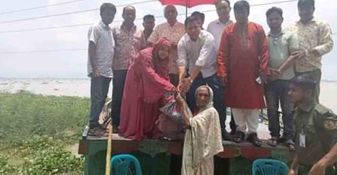 বানিয়াচংয়ে আশ্রয় কেন্দ্র পরিদর্শন ও ত্রাণ বিতরণ করলেন এমপি