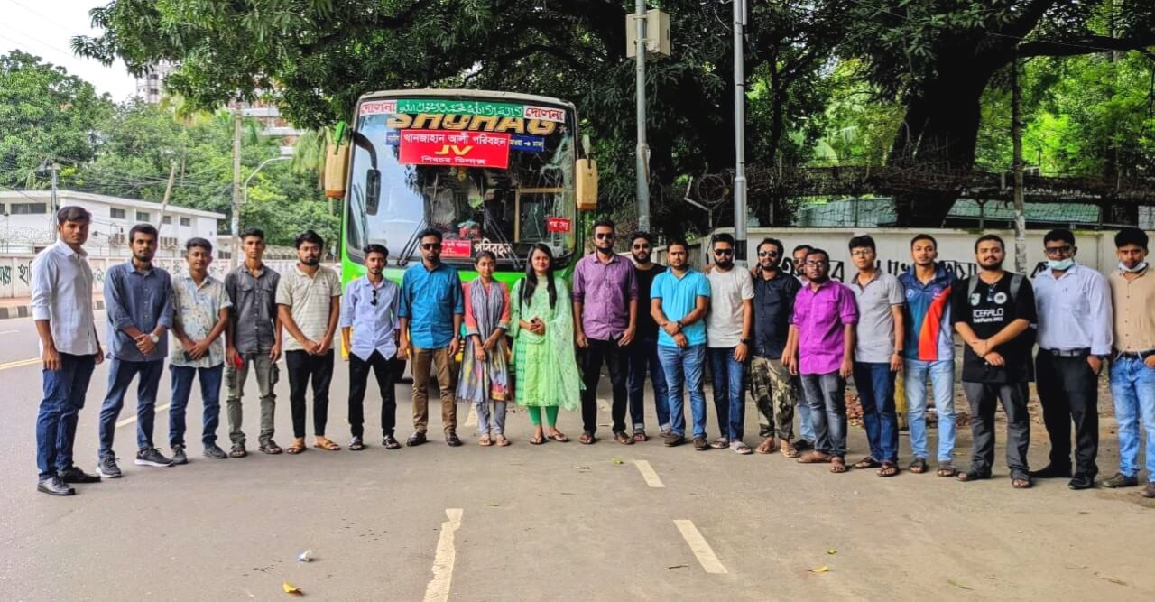 ঈদের ছুটিতে পদ্মা সেতু হয়ে শিক্ষার্থীদের বাড়ি ফেরার ব্যবস্থা করলেন মাশরাফী