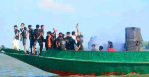 চলনবিলে নৌকা ভ্রমনের নামে চলছে অপসংস্কৃতি