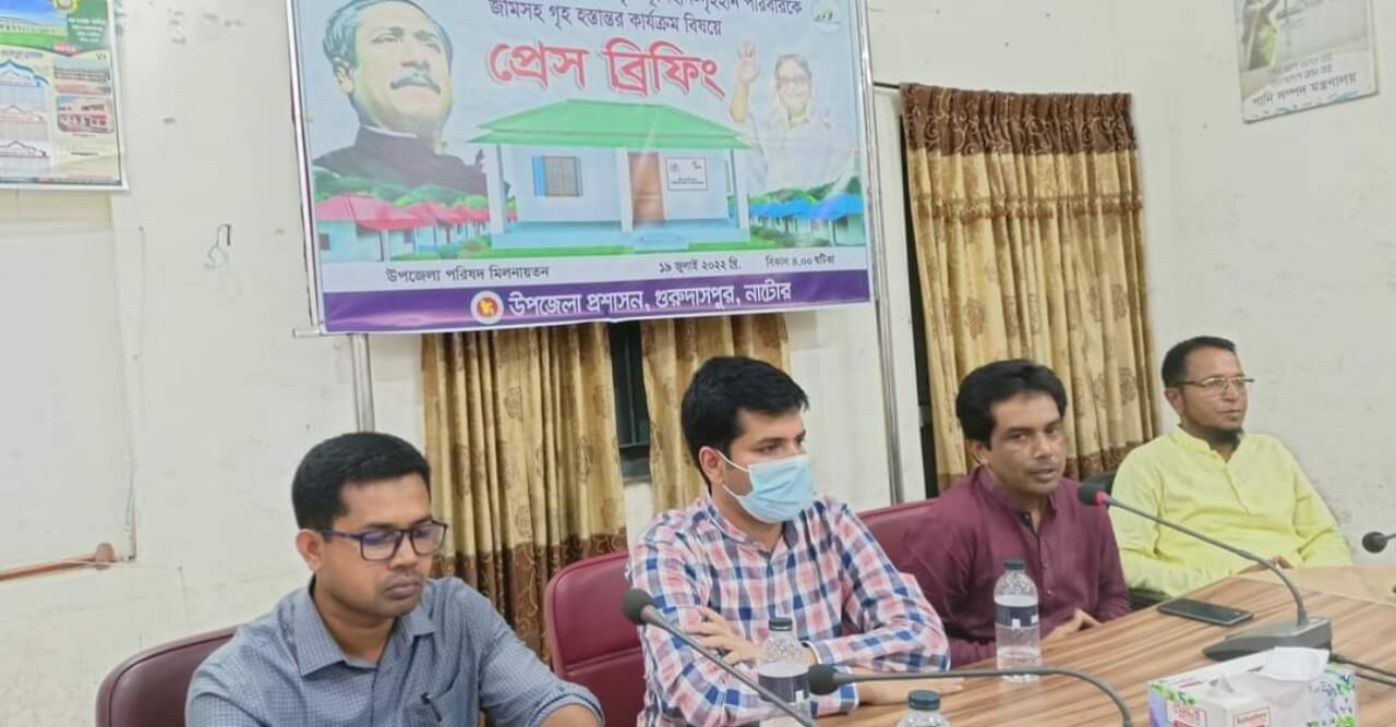 প্রধানমন্ত্রীর গৃহ হস্তান্তর বিষয়ে প্রেসব্রিফিং